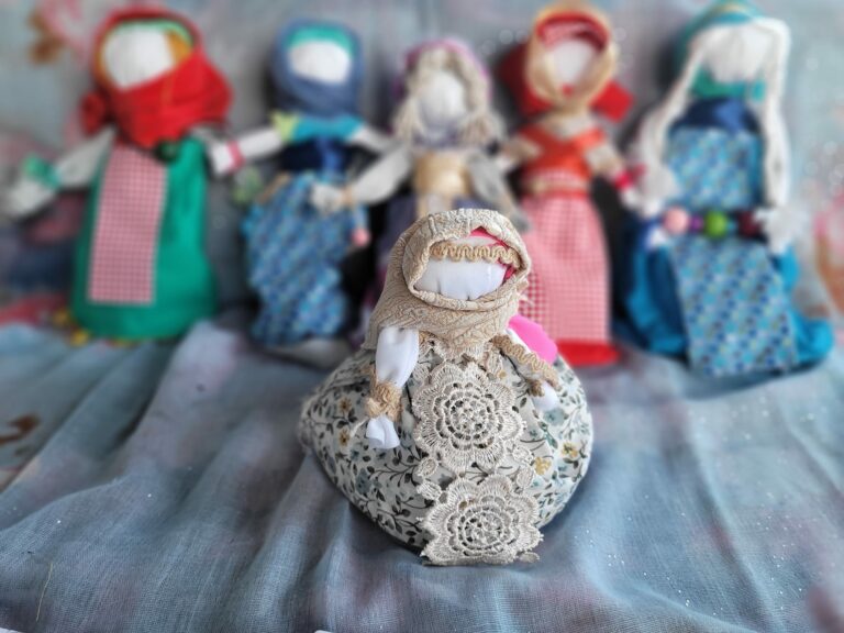 Zapleć swoje pragnienia w materię – warsztaty tworzenia lalki Motanki